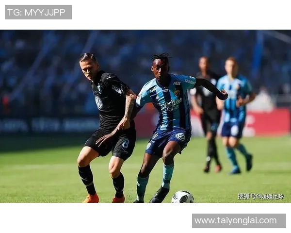 圣保罗与罗萨中央的激烈对决揭示足球魅力与战术智慧的较量 圣保罗与罗萨中央的激烈对决揭示足球魅力与战术智慧的较量